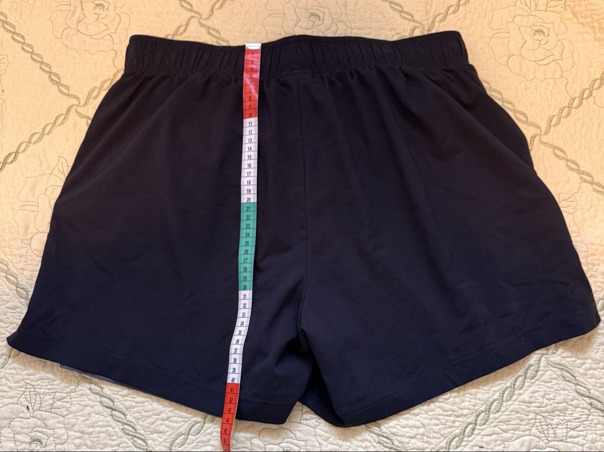 Gymshark Pantaloni: Gymshark Training Shorts - Ideal for Summer Workouts! – Usato da Genève venduto da tem_d8mx 1