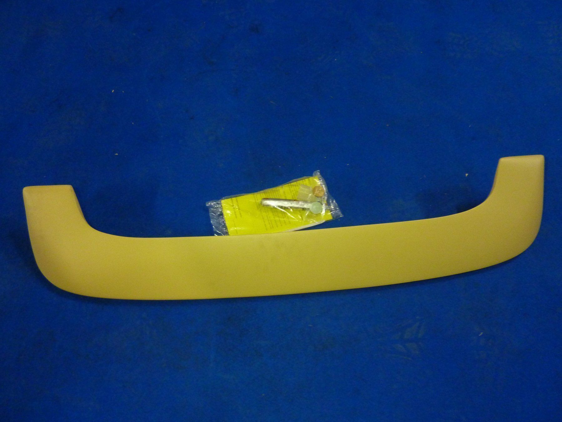 Volvo Toutes les pièces auto: Dachspoiler Volvo V40 1998 - 2004 – Neuf avec emballage d'origine à Gwatt (Thun) par Bilsport