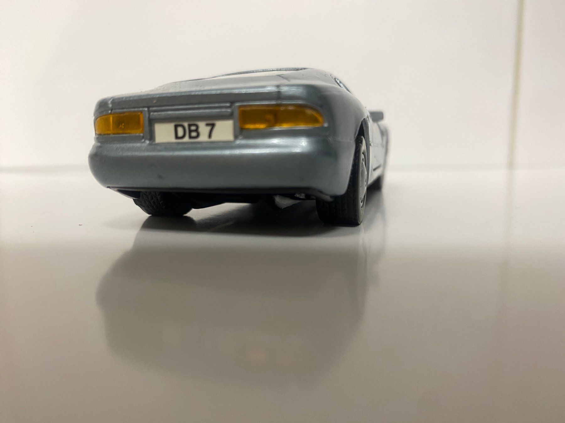 Aston Martin Modellini d'auto: Aston Martin DB 7 1-43 Maisto  188 neu OVP – Nuovo e nell'imballaggio originale da Stäfa venduto da executive-cars 5