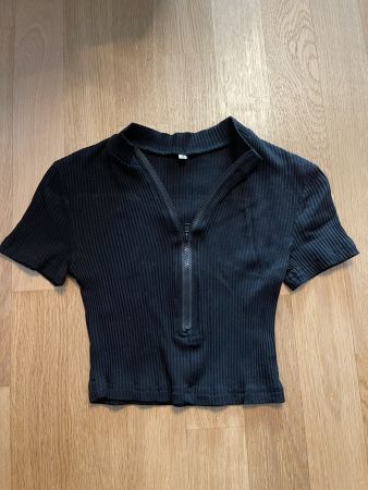 Schwarzes Crop Shirt mit Reissverschluss, S/36