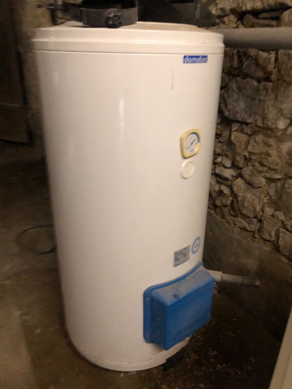 Sanitari: Chauffe-eau / boiler 200 litres – Usato da Valangin venduto da Melanosmelanos