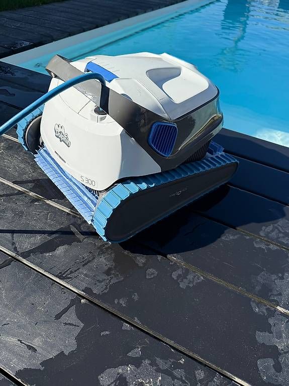 Accessori per Piscine: Robot piscine DOLPHIN S300i – Usato da Murten venduto da Civetta3 2