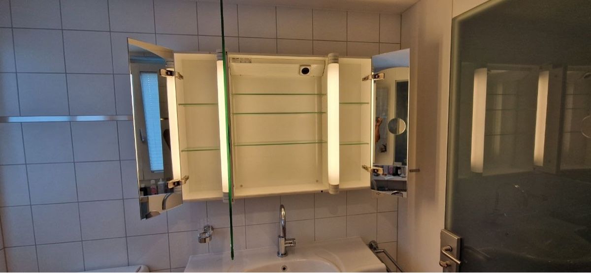 Badezimmermöbel: Badezimmerkombination - Hochwertige CH-Möbel – Gebraucht aus Wangen an der Aare von Plemenita 4