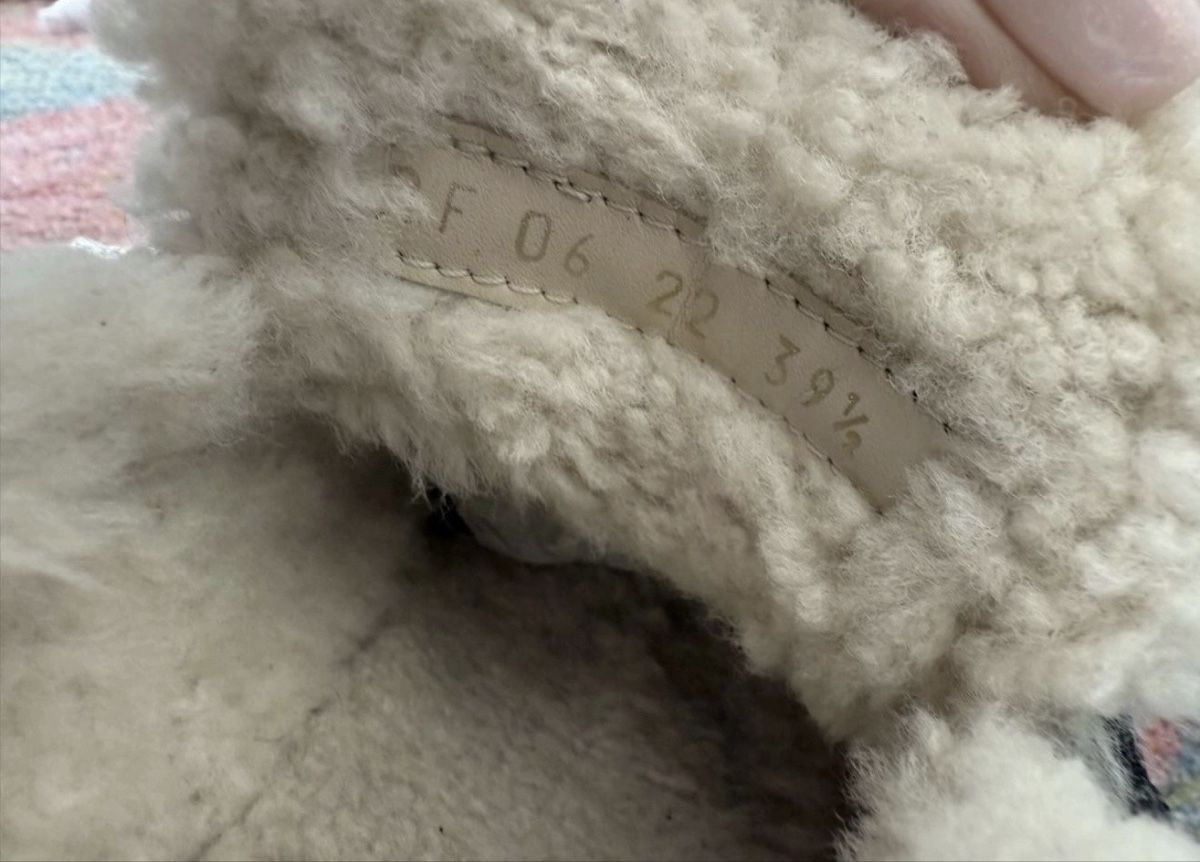 Dior Chaussures femmes: Dior code loafers with fur inside  – D'occasion à Lausanne par Loyal_8 9