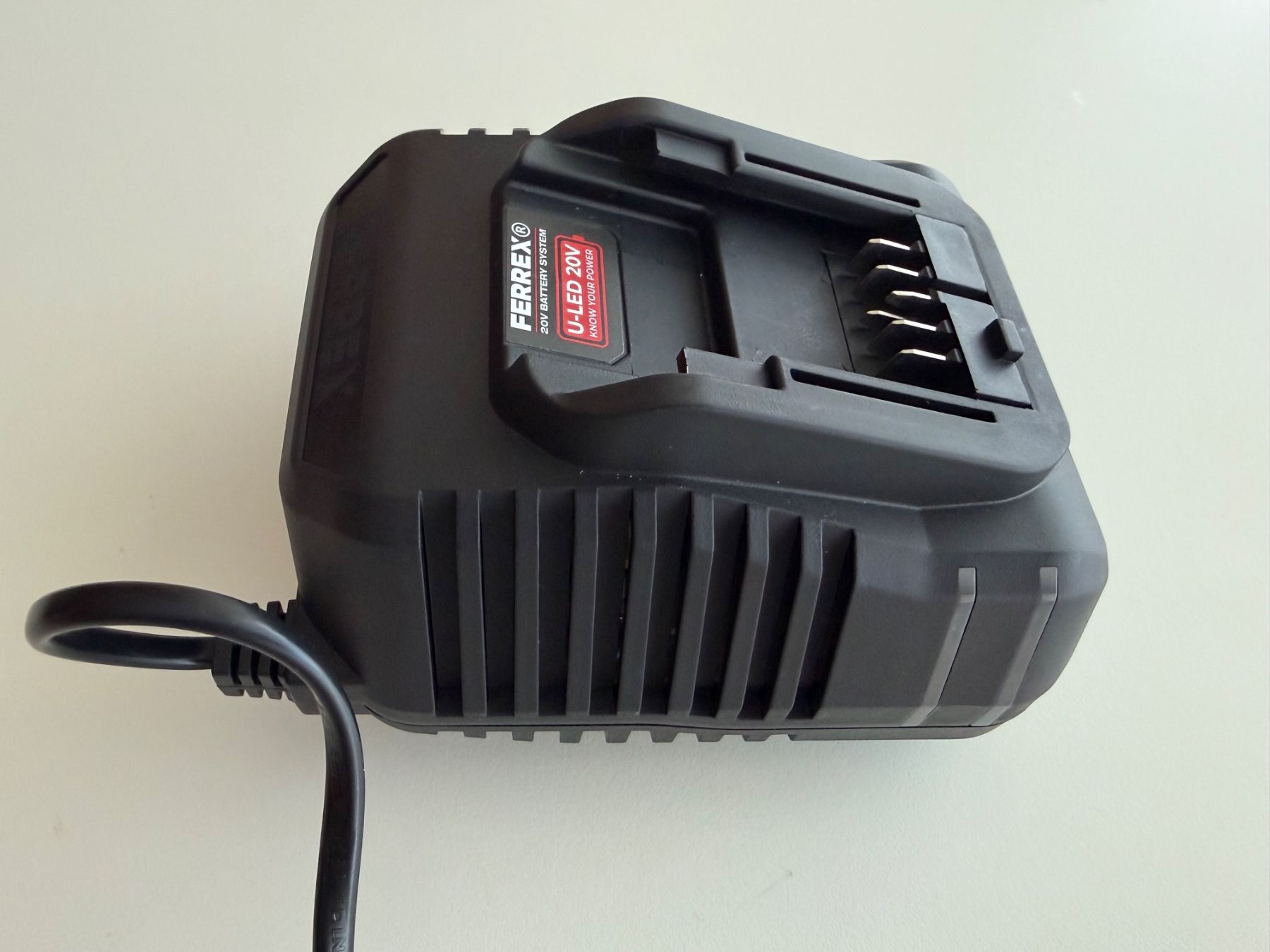 Ferrex Akkus & Batterien: Ferrex chargeur batterie 20V – Neu und originalverpackt aus St-Gingolph von GoldenKeys 4