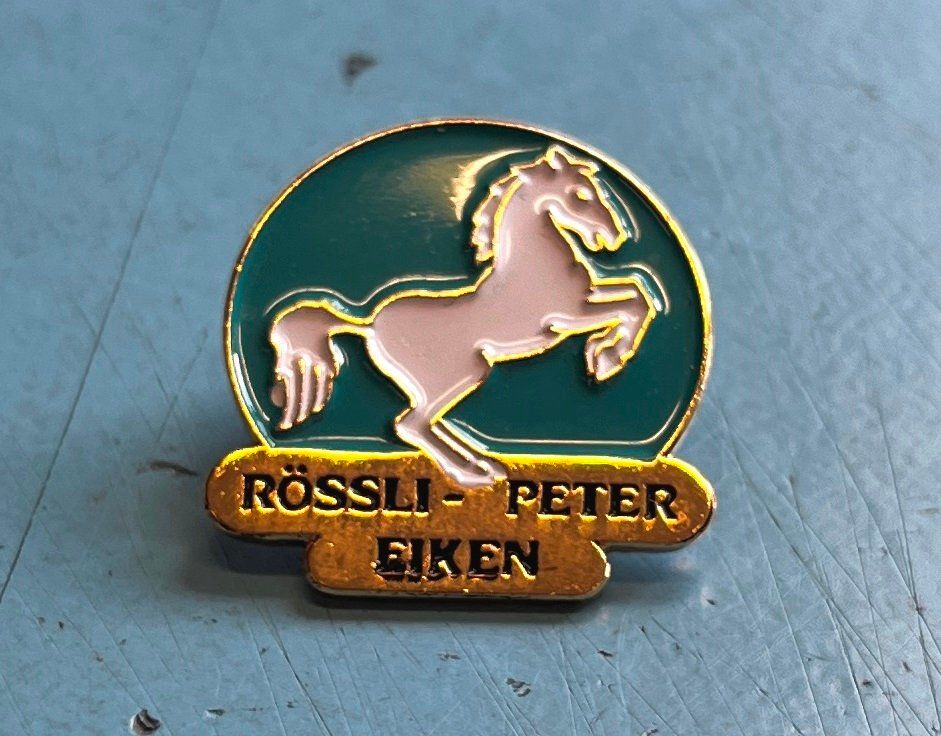 Plaketten & Abzeichen: Pin Rössli-Peter  Eiken – Gebraucht aus Obernau von Wgnom