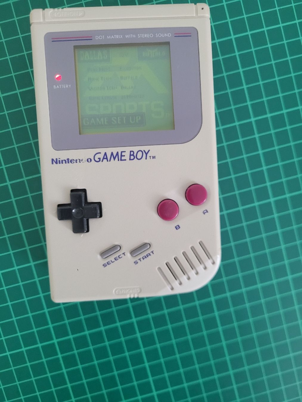 Nintendo Konsolen: Nintendo Game Boy DMG-01 Handheld Console + Madden 95 – Gebraucht aus Meyrin von Retro-GZ 1