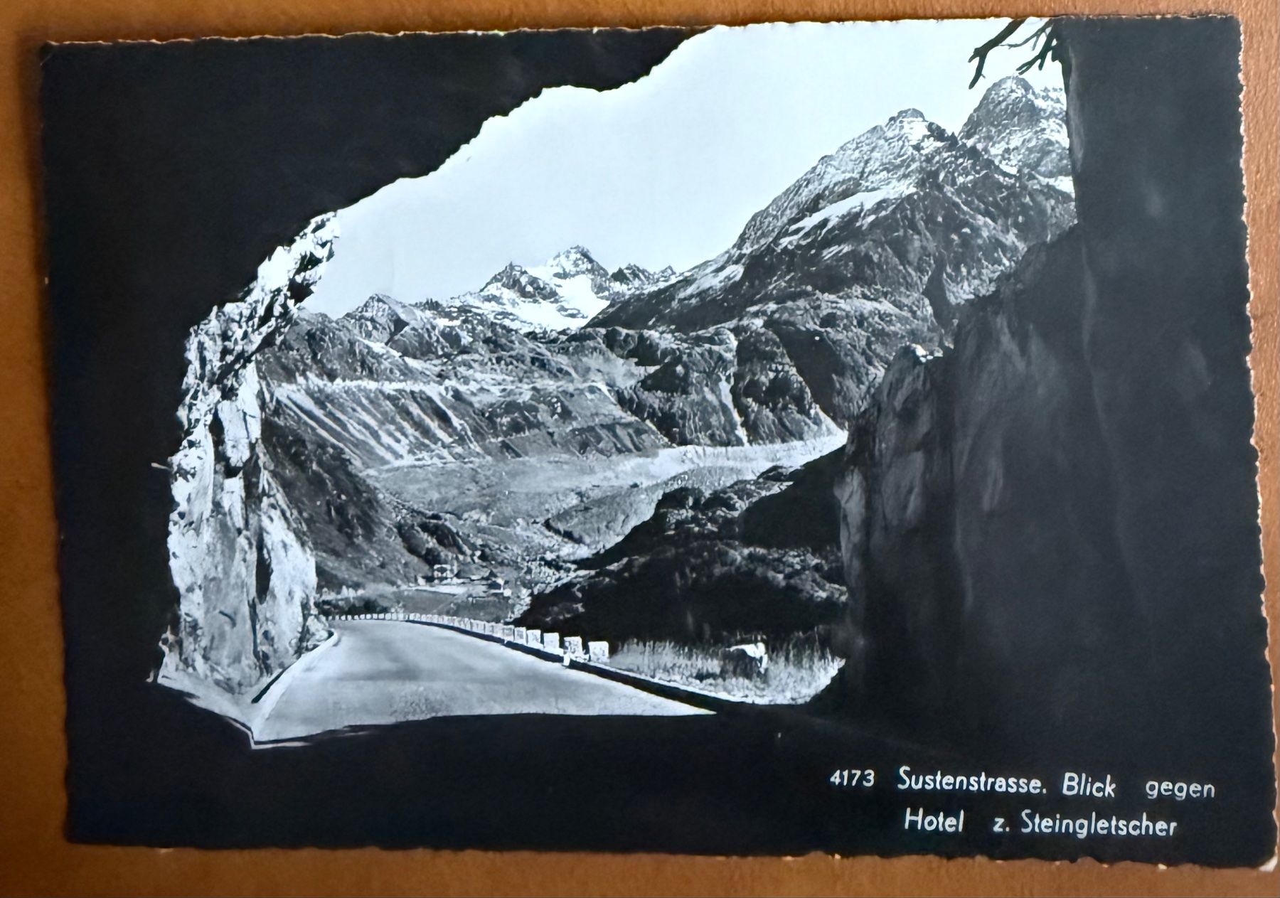Cartoline postali: Sustenstrasse - Blick Hotel Steingletscher 1952 – Usato da Lutry venduto da Ediego