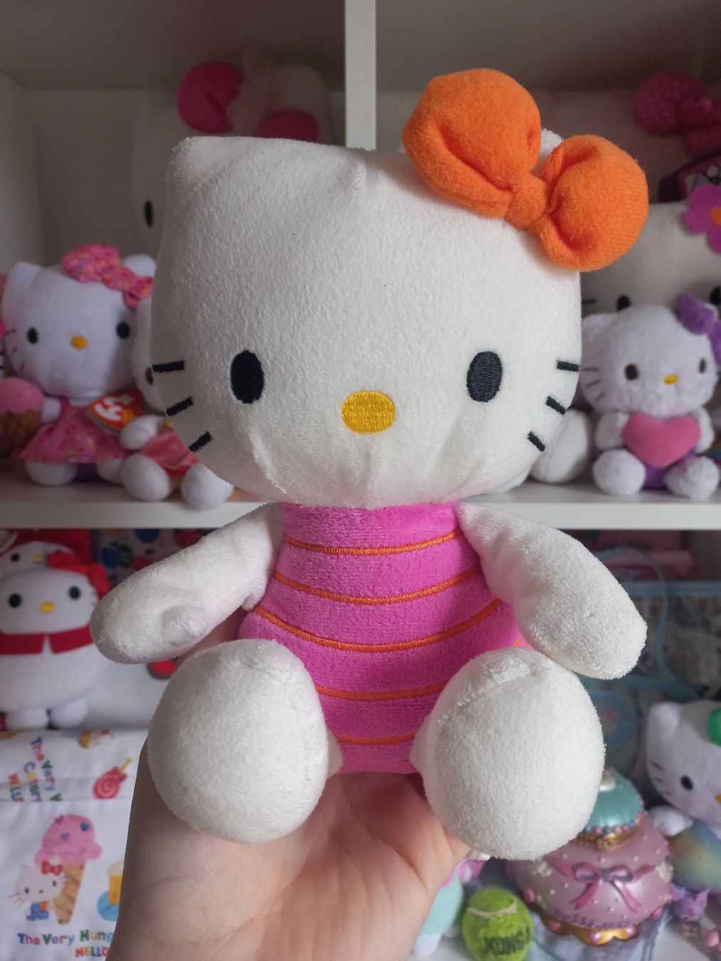 Hello Kitty Jouets: Hello Kitty Plüschtier - Sanrio – D'occasion à Wangen b. Olten par SecondStory4u