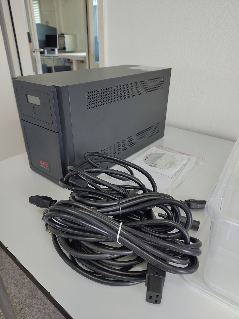 Apc Server: Neuwertige USV SMV3000CAI von APC – Nuovo (secondo la descrizione) da Kriens venduto da Angtobencher 3