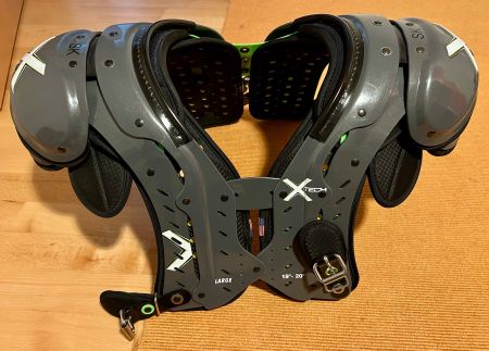 American Football Schulterpolster XTECH, L, wenig gebraucht