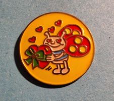 Pin Blick Käfer in gelb