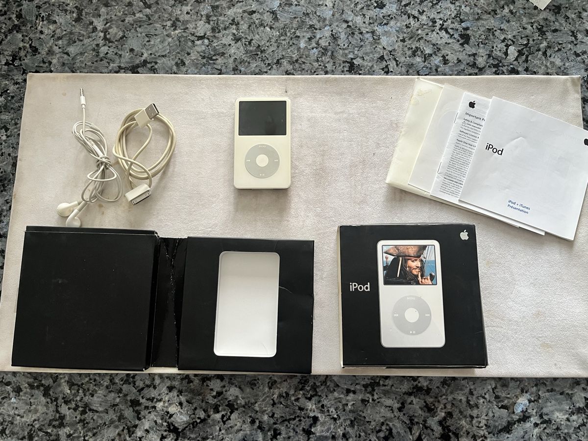 Apple Tragbarer Mediaplayer: Apple iPod 30GB avec accessoires et boite – Gebraucht aus Crissier von Texavery01 1