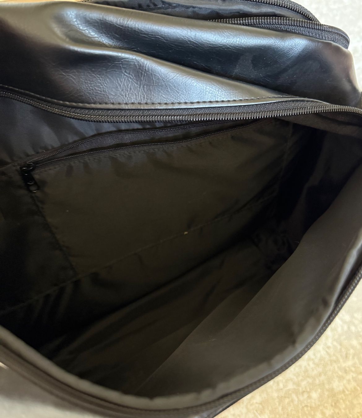 Adidas Taschen: Schultertasche, Adidas, schwarz-weiss – Gebraucht aus Wohlen AG von thr_t5x8 4