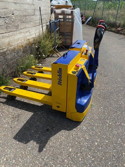 Stöcklin Carrelli elevatori e a forche: 2 x Stöcklin Elektro-Hubwagen – Usato da Laufen venduto da VERARMUS11 3