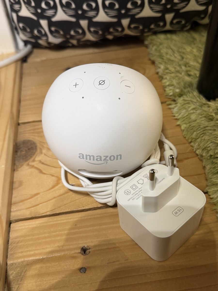Amazon Haut-parleurs: Amazon Echo Spot weiss – D'occasion à Beringen par VHSAM 1
