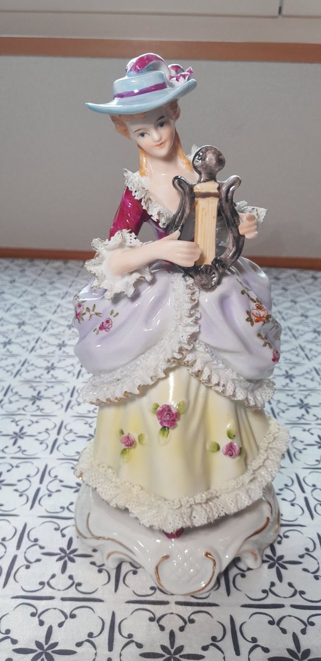 Statuette: Dame mit Harfe - Capodimonte – Usato da Lommiswil venduto da Marianne9