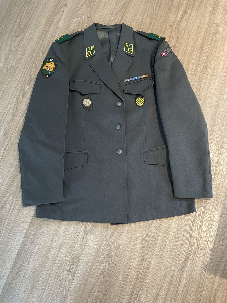 Schweizer Armee Uniformi: Ausgangsuniform 95 schweizer Armee – Usato da Schwarzenegg venduto da leone_salvatore