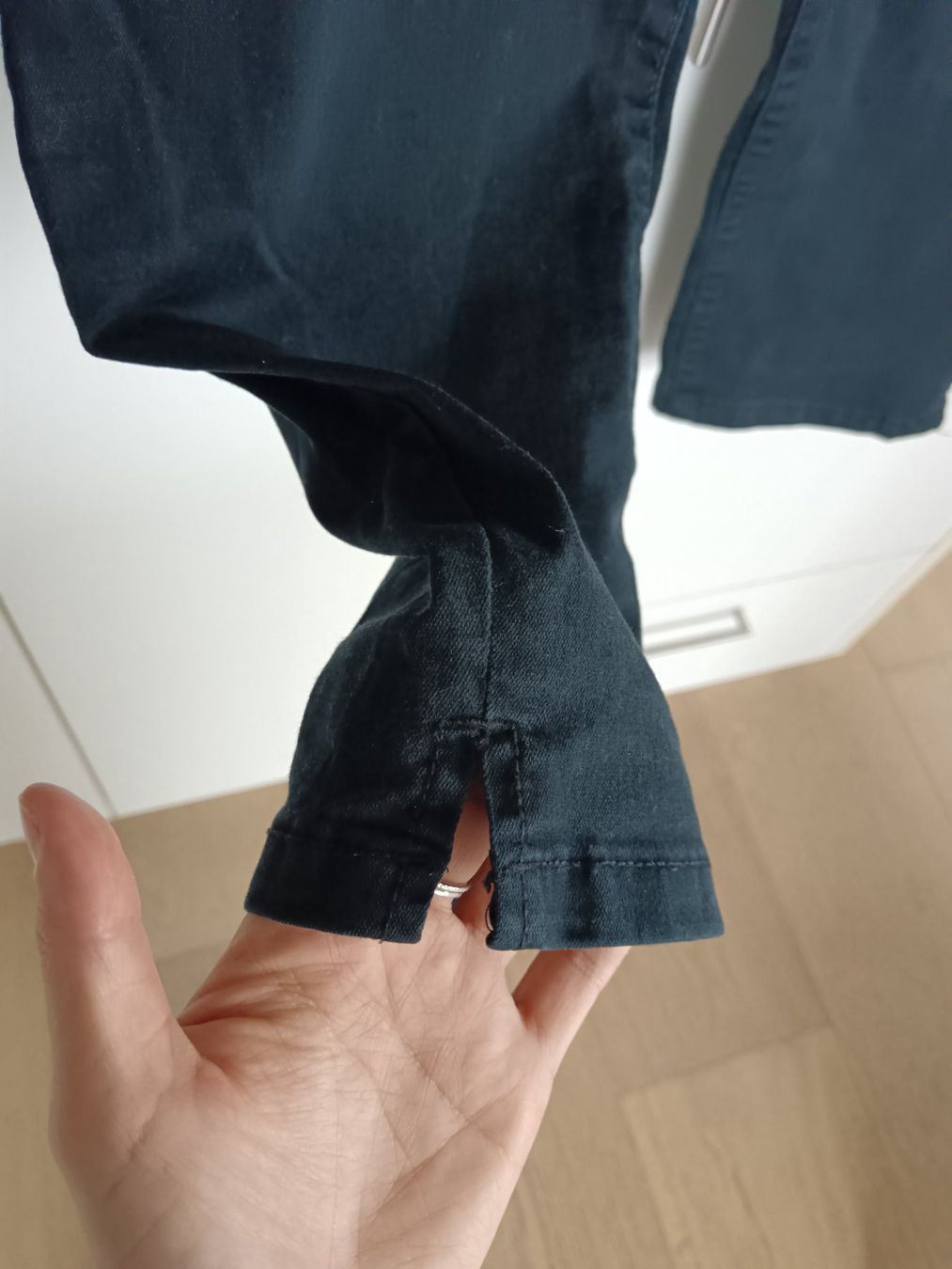 C&A Pantaloni: Schwarze Hose, 7/8  Länge, Grösse 40 – Usato da Wauwil venduto da kai_v59l 1