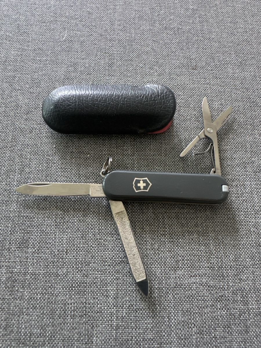 Victorinox Coltelli tascabile: Victorinox Taschenmesser Mini – Usato da Baar venduto da Hillsboro