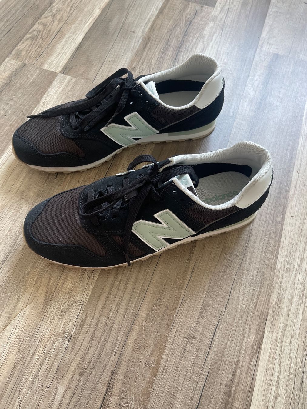 New Balance Scarpe da uomo: New Balance 373 – Usato da Winterthur venduto da Trophy01