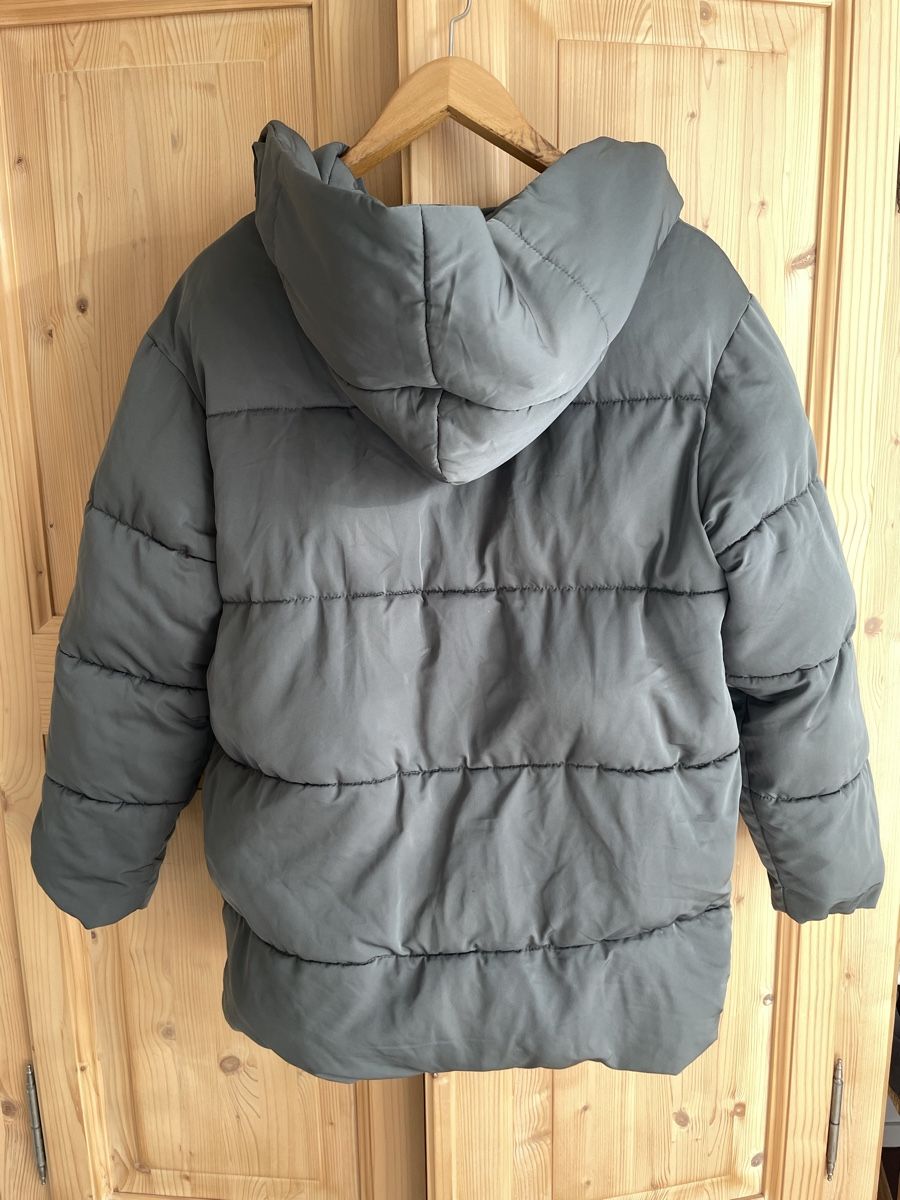 Vestes: Daunenjacke Grau/ Lang Review – D'occasion à Adliswil par sel_s6cw 2