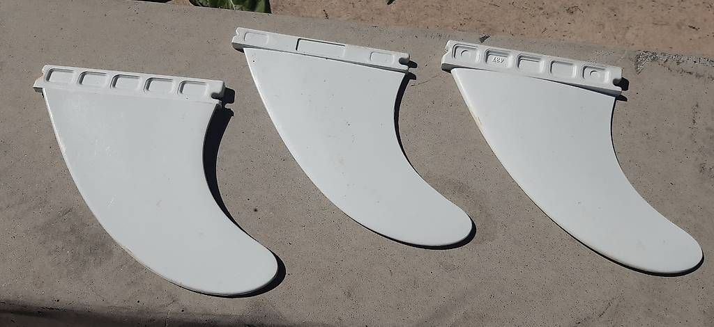Tavole da surf e di nuoto: Ailerons pour surf en plastique  – Usato da Plan-les-Ouates venduto da Flo101