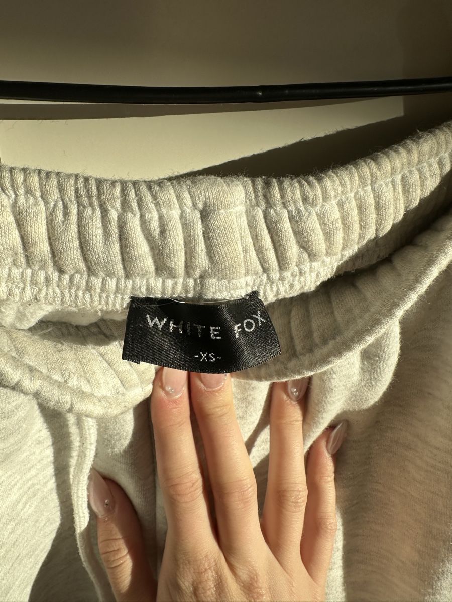 Pantaloni: White fox grey sweatpants – Usato da Blonay venduto da lucy20102012 3