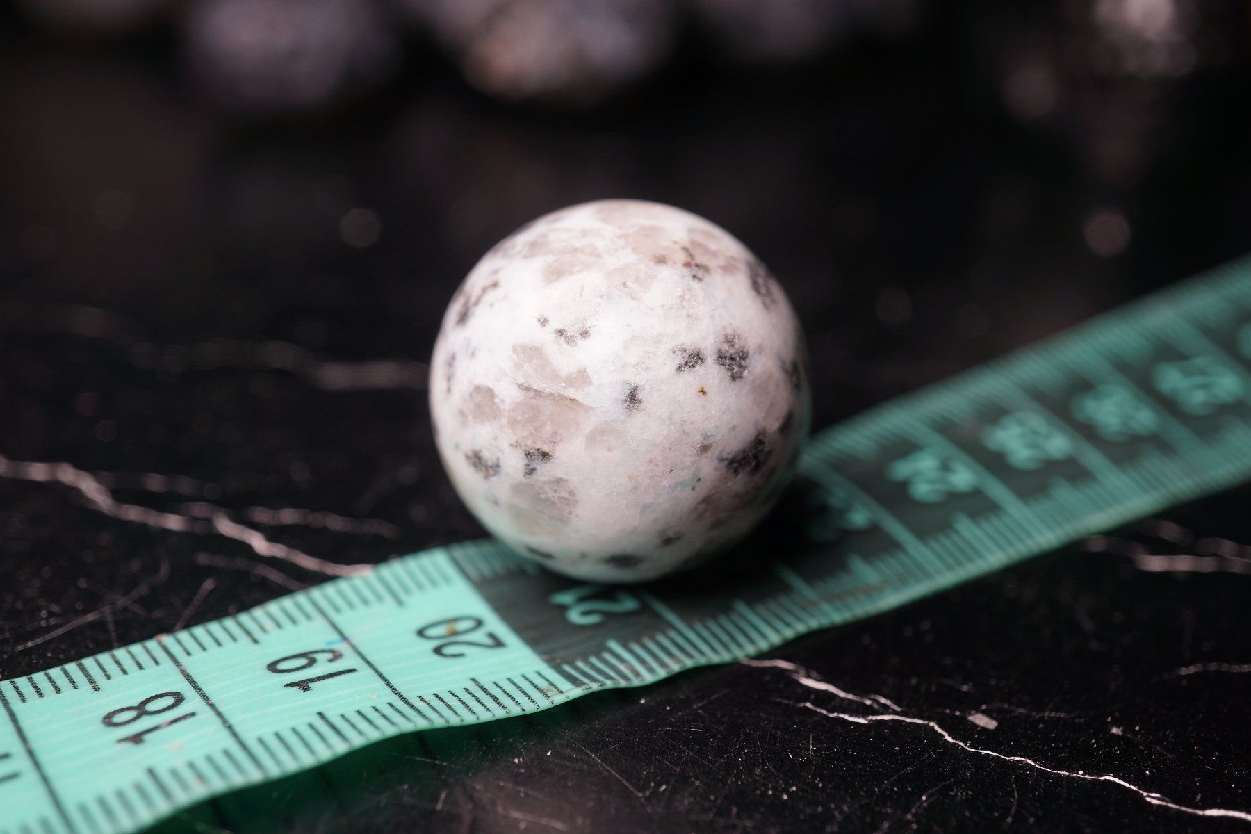 Mineralien & Heilsteine: Kiwi Stone    30mm Stein-Kugel - Startpreis ab 1.- – Neu und originalverpackt aus Eschenbach SG von  1
