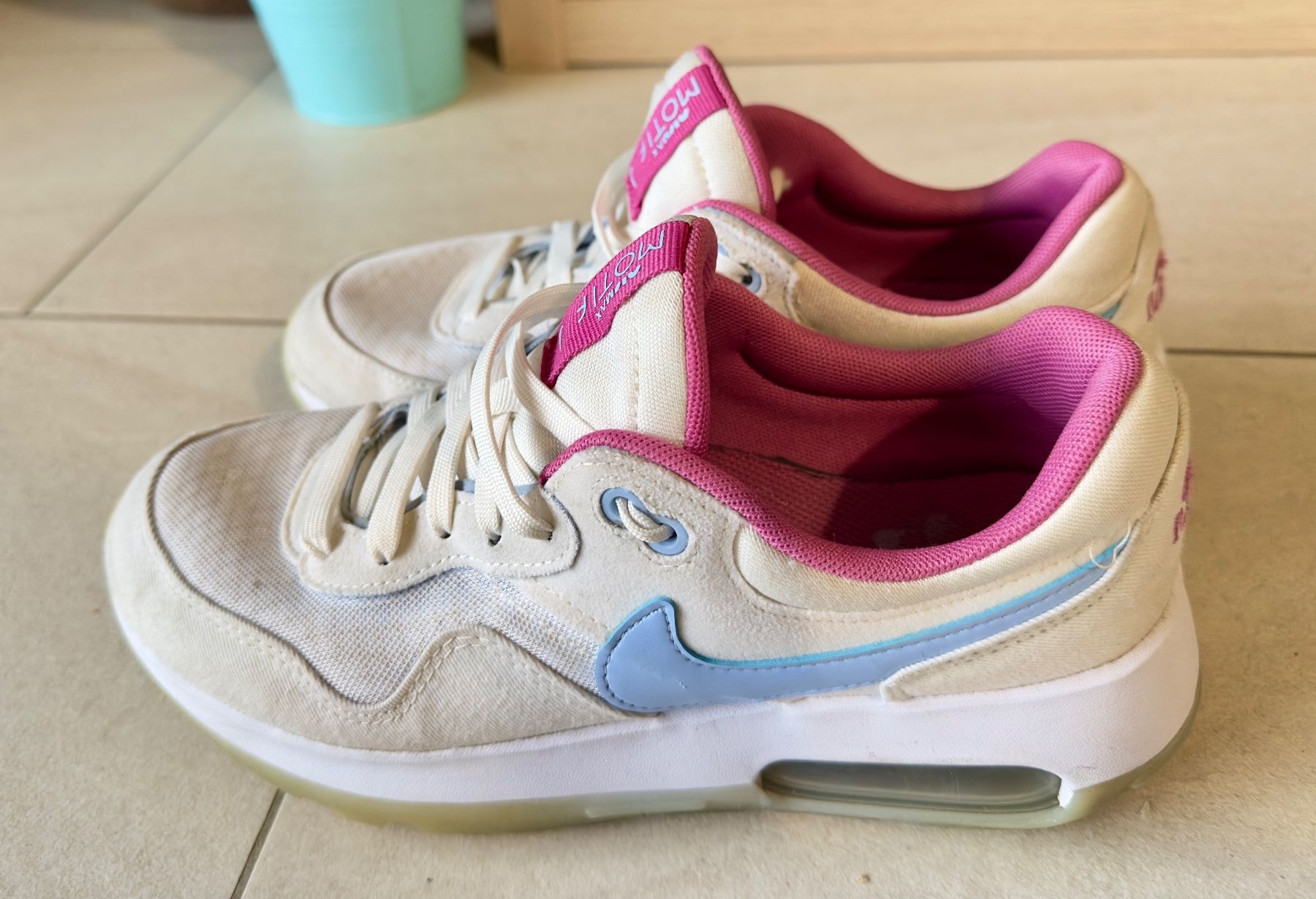 Nike Damenschuhe: Nike air Max Motif EUR 39 – Gebraucht aus Gilly von otiik