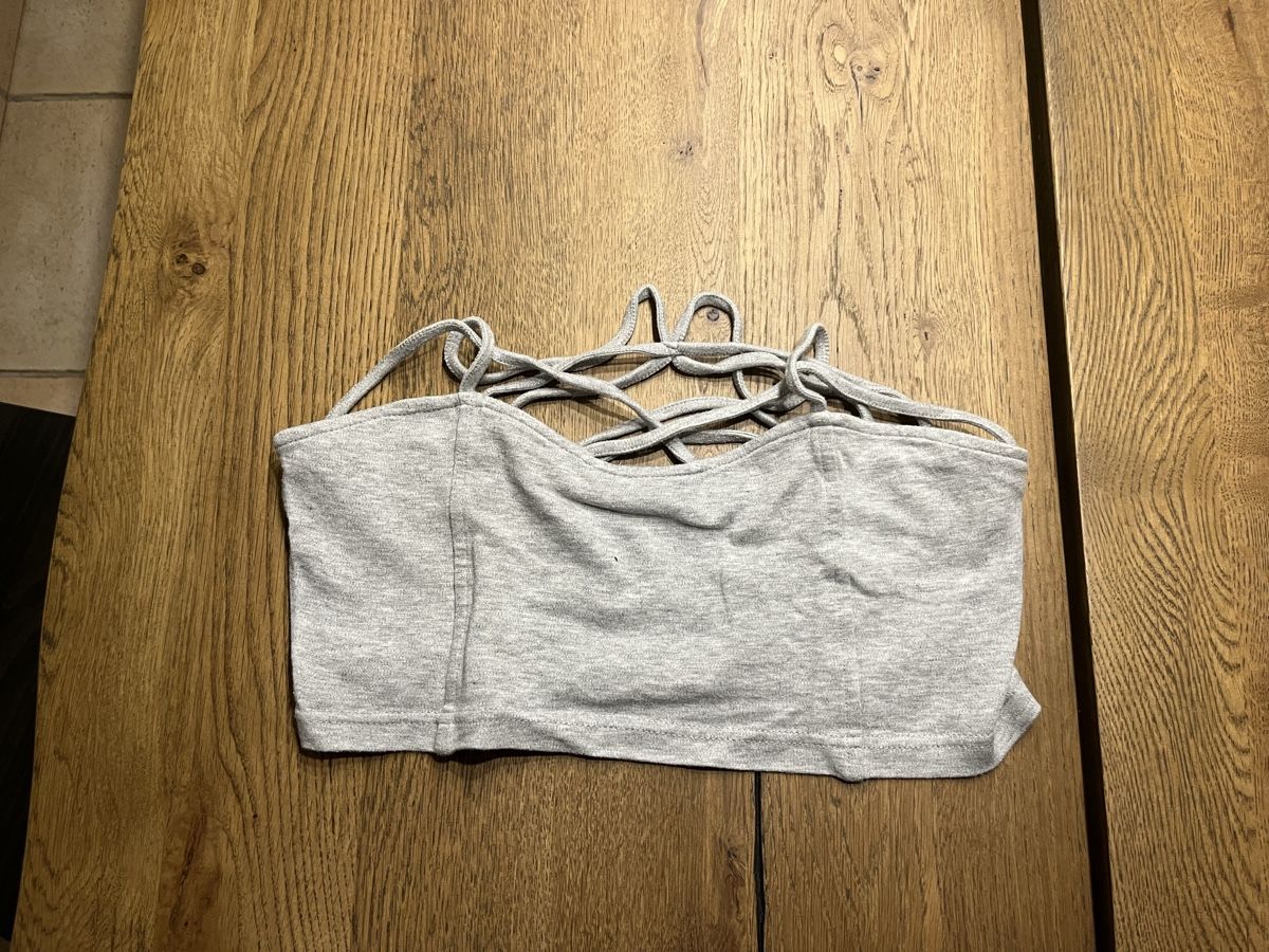 Blouses, T-shirts & Tops: graues Top – D'occasion à Anwil par del_5ykt