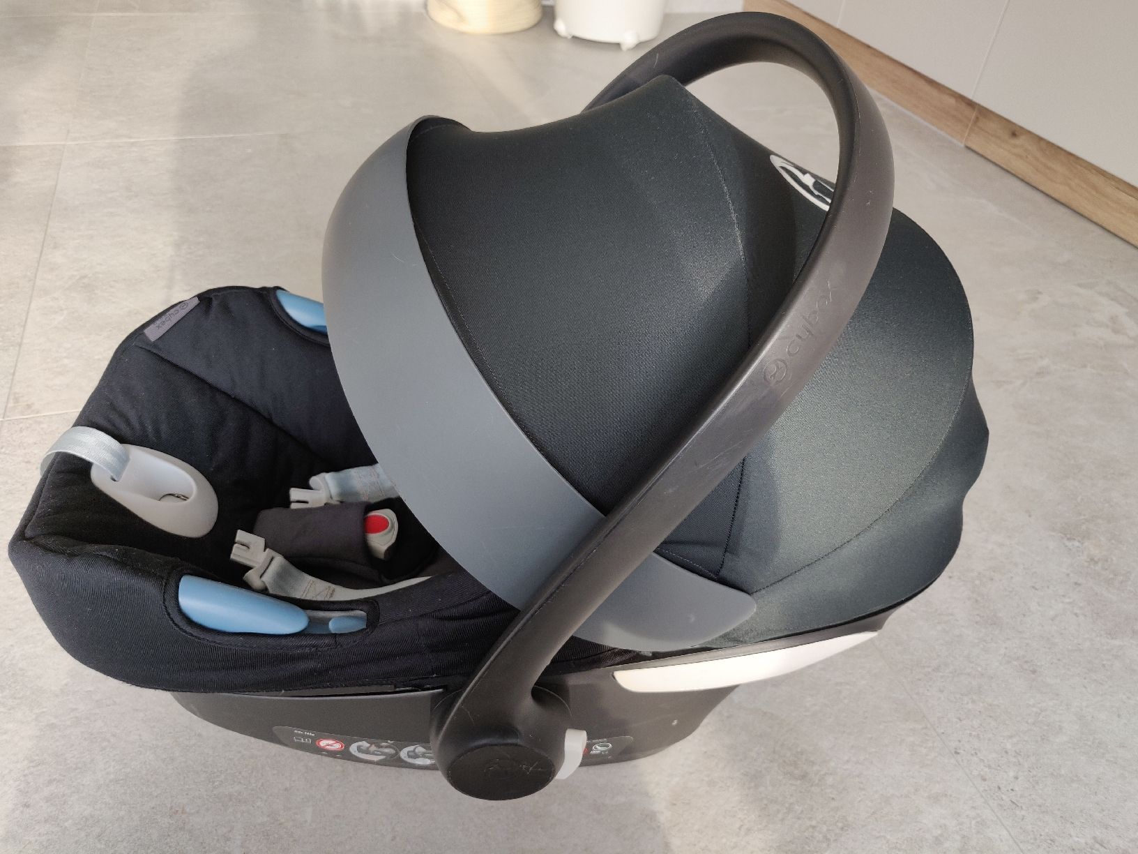 Cybex Seggiolini per auto: Cybex newborn car seat – Usato da Lonay venduto da ari_2xzm 3