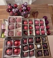 Weihnachtskugeln rot pink violett