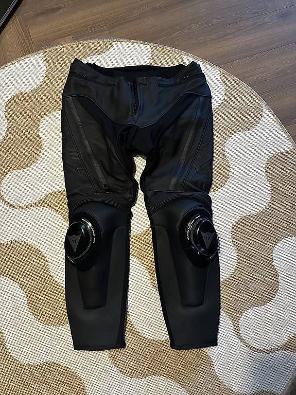 Dainese Lotti di vestiti: DAINESE 2Teiliges Lederkombi Grösse 54 – Usato da Rickenbach LU venduto da reachthesky 1