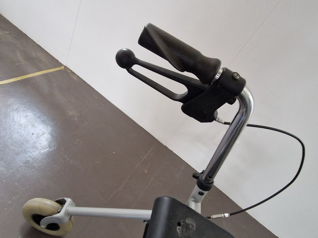 Gehhilfen: Rollator Farbe Grau Nr. 2 – Gebraucht aus Niederbipp von Trude04 4