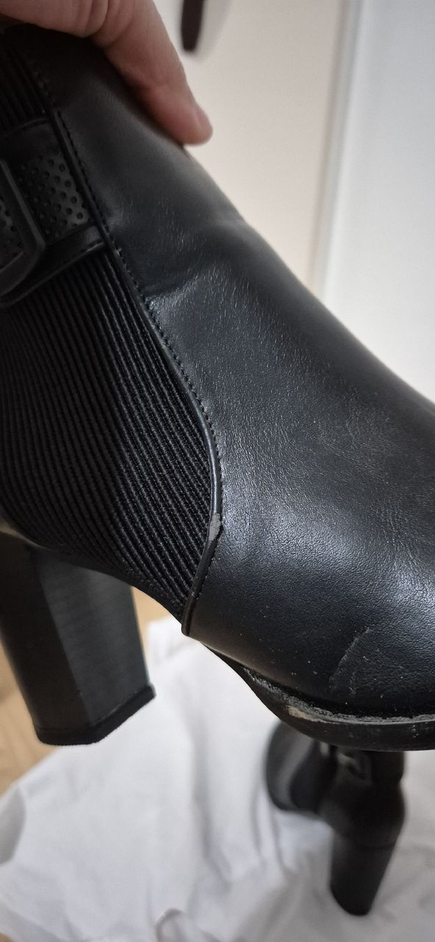 Scarpe da donna: Bottines noires à talons(8cm), taille 39 – Usato da Tafers venduto da lau_q59x 4