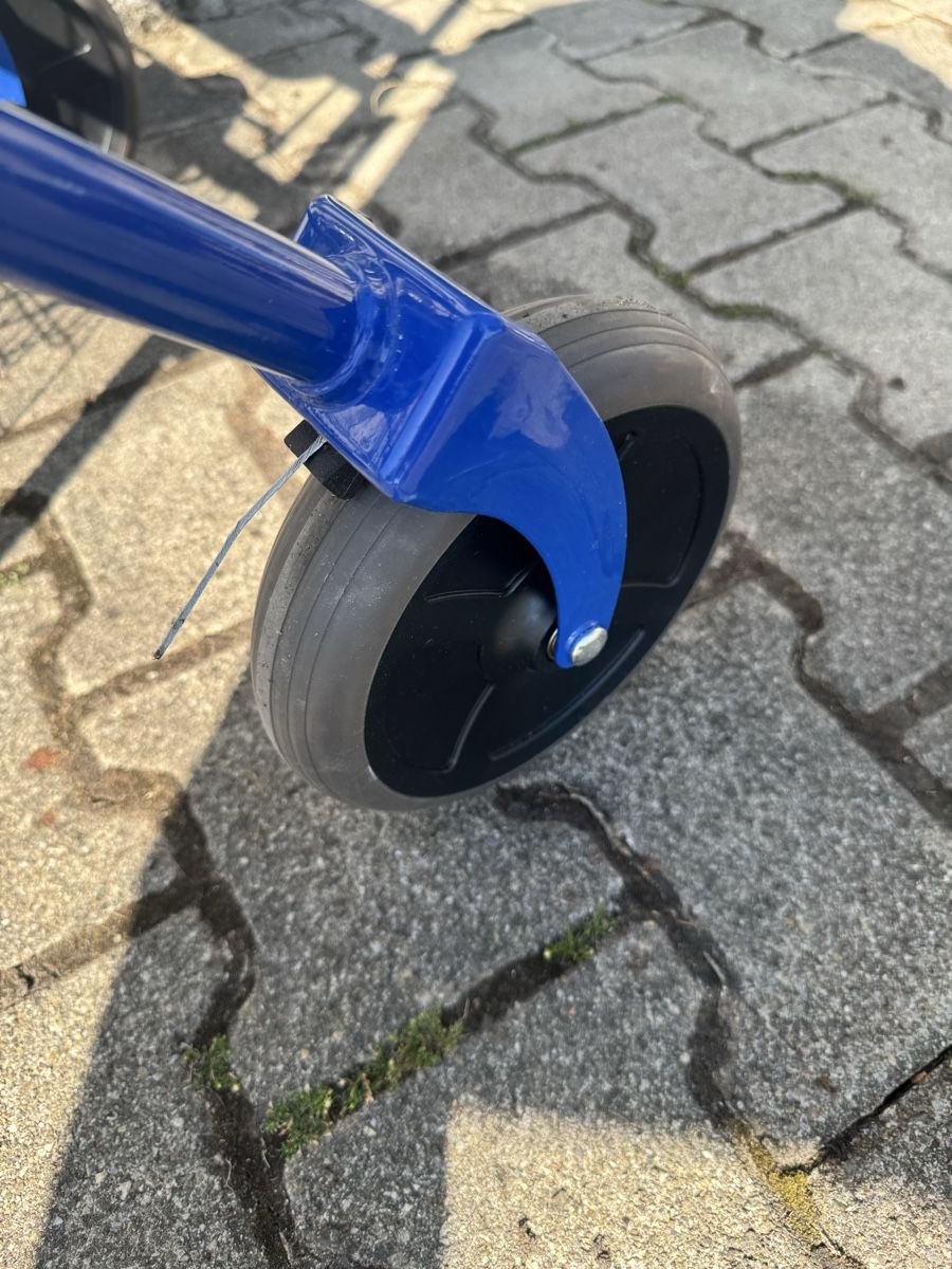Gehhilfen: Rollator neuwertig Sitzfläche Bremsen Korb  – Gebraucht aus Frasnacht von Kulturpalast 7