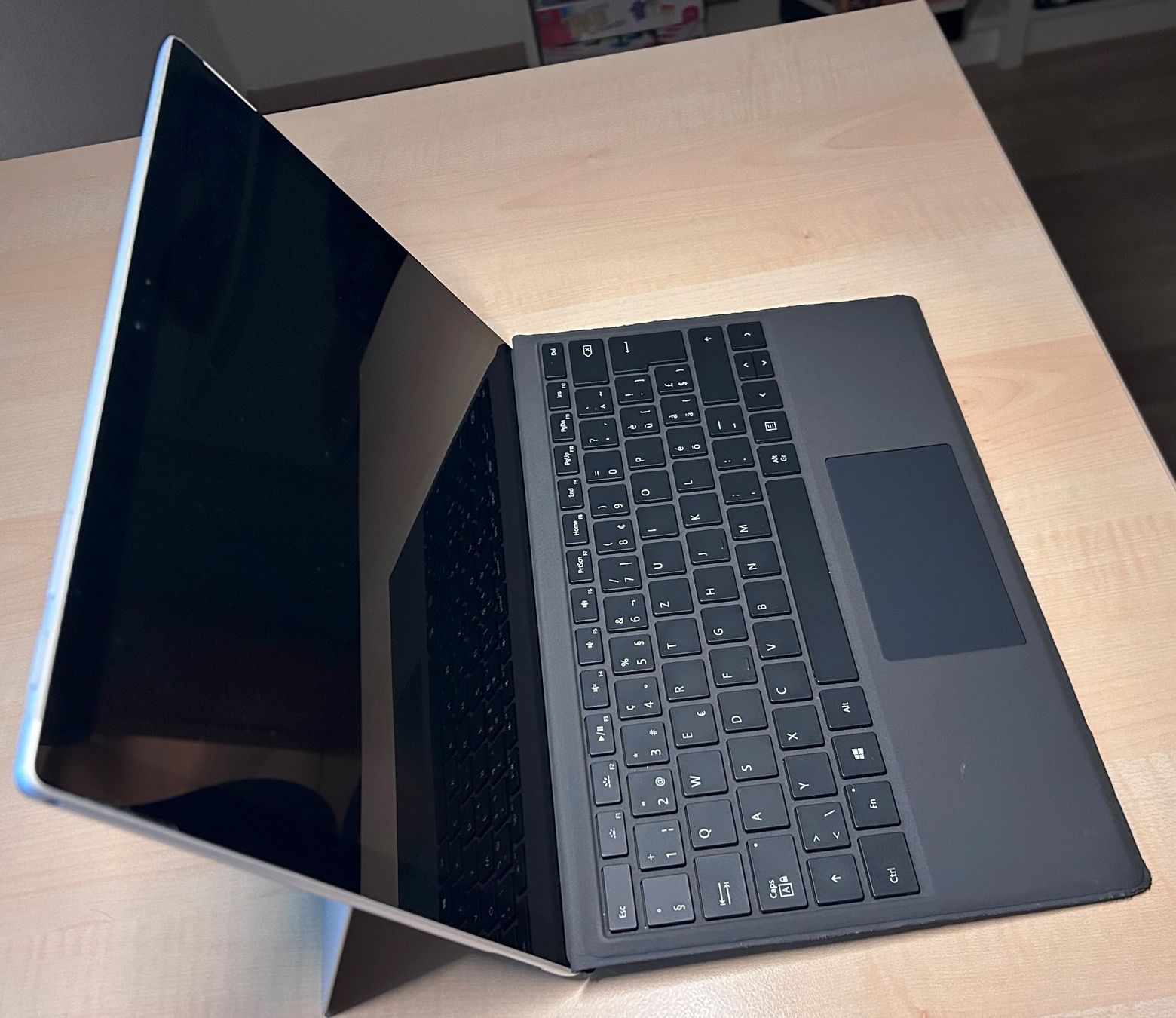 Microsoft Notebook: Microsoft Surface Pro Model 1796 i7 16 GB / 512 GB – Usato da Himmelried venduto da Postit 1
