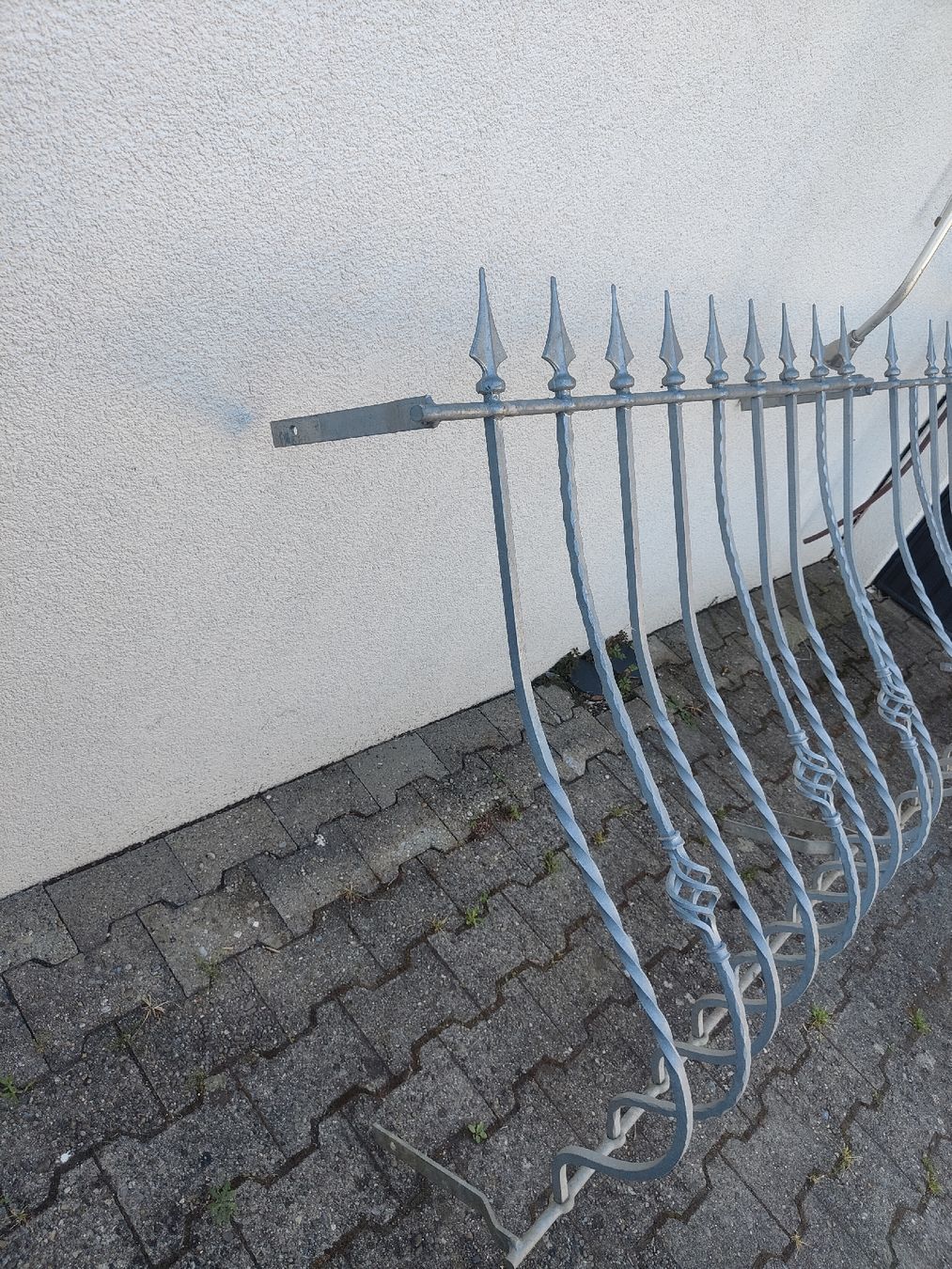 Griglie e Inferriate: Fenstergitter B112xL112xT50 mit Halterung – Usato da Ehrendingen venduto da Axe31 3