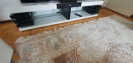 Elegante TV-Möbel in Hochglanz Weiss mit Glasböden