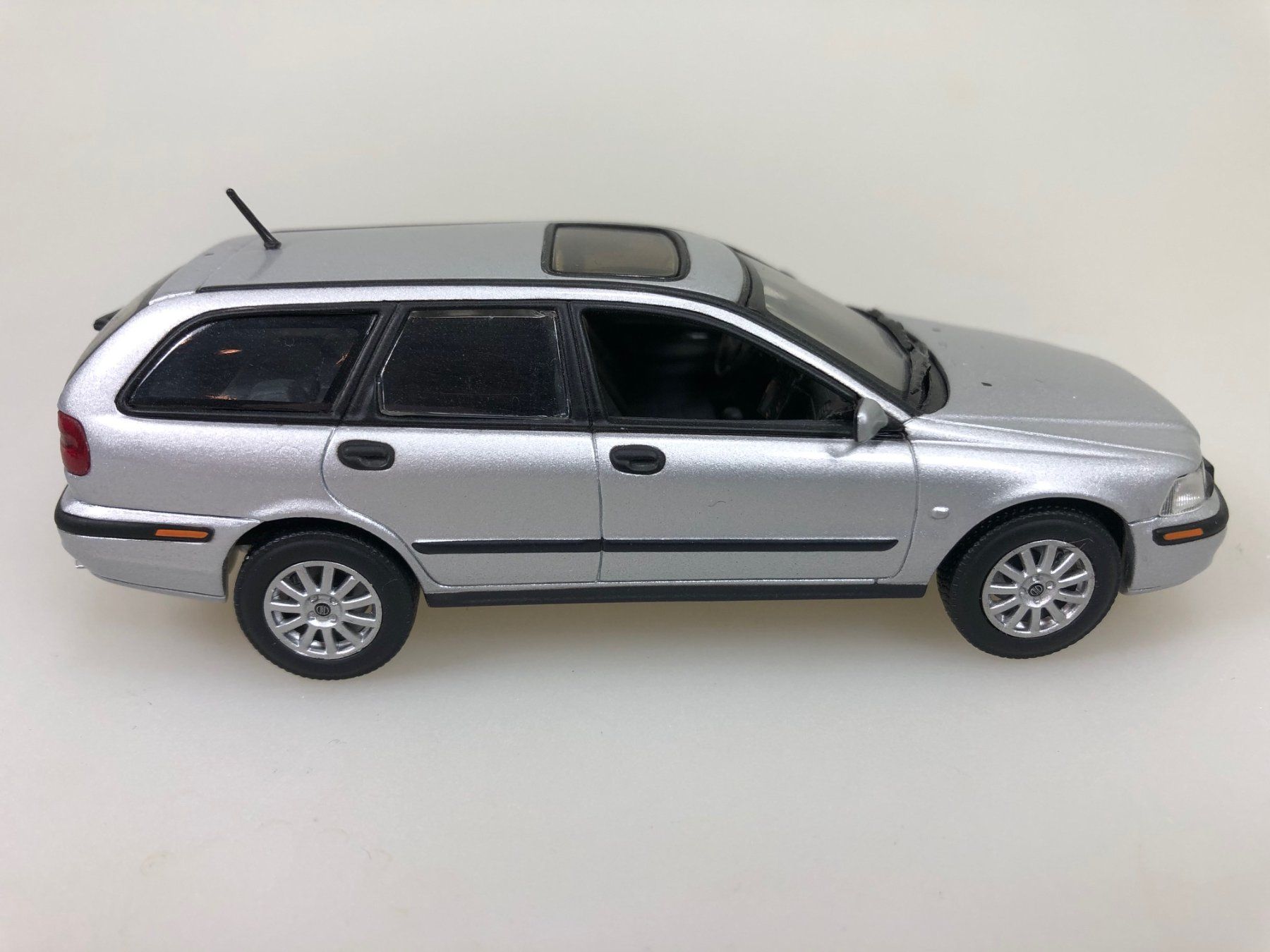 Volvo Modellini d'auto: Volvo V40 - Minichamps - 1:43 – Usato da Widen venduto da Himan 3