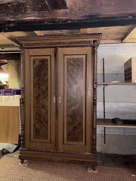 Armoires: Alter Holz Kleiderschrank  – D'occasion à Grossaffoltern par Yannikpfister 2