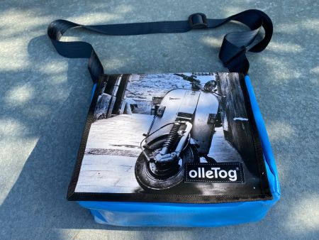 schöne olleTog Umhängetasche mit Piaggio Vespa Logo