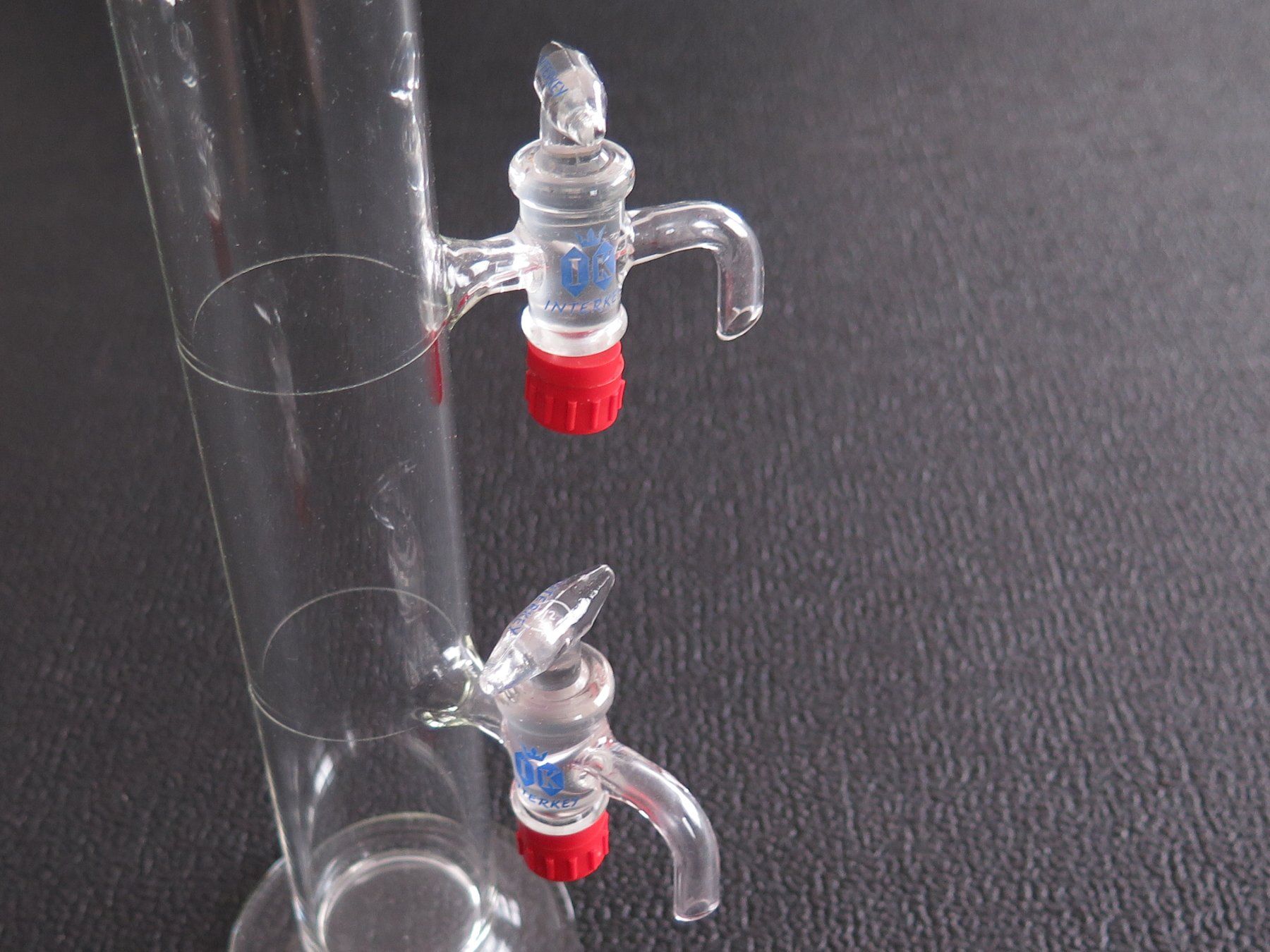 Bicchieri: Glas Messzylinder 300ml, 2 Hähne – Usato da Basel venduto da Deko1 2