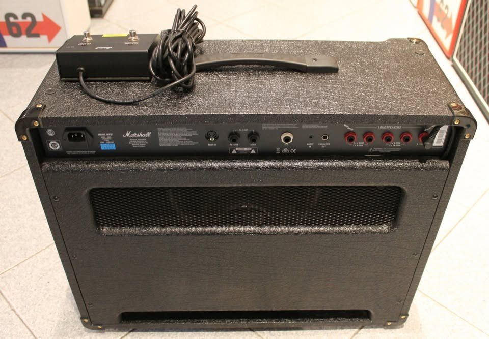 Marshall Verstärker: Marshall DSL40 CR Combo full tube as new. – Gebraucht aus Bussigny von bubeta 3