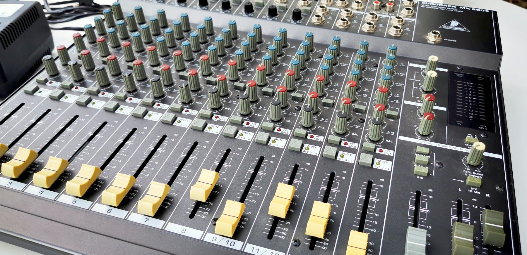 Behringer Mischpulte: Behringer EURORACK MX 2004 Mischpult – Gebraucht aus Wohlen AG von Sreichmuth
