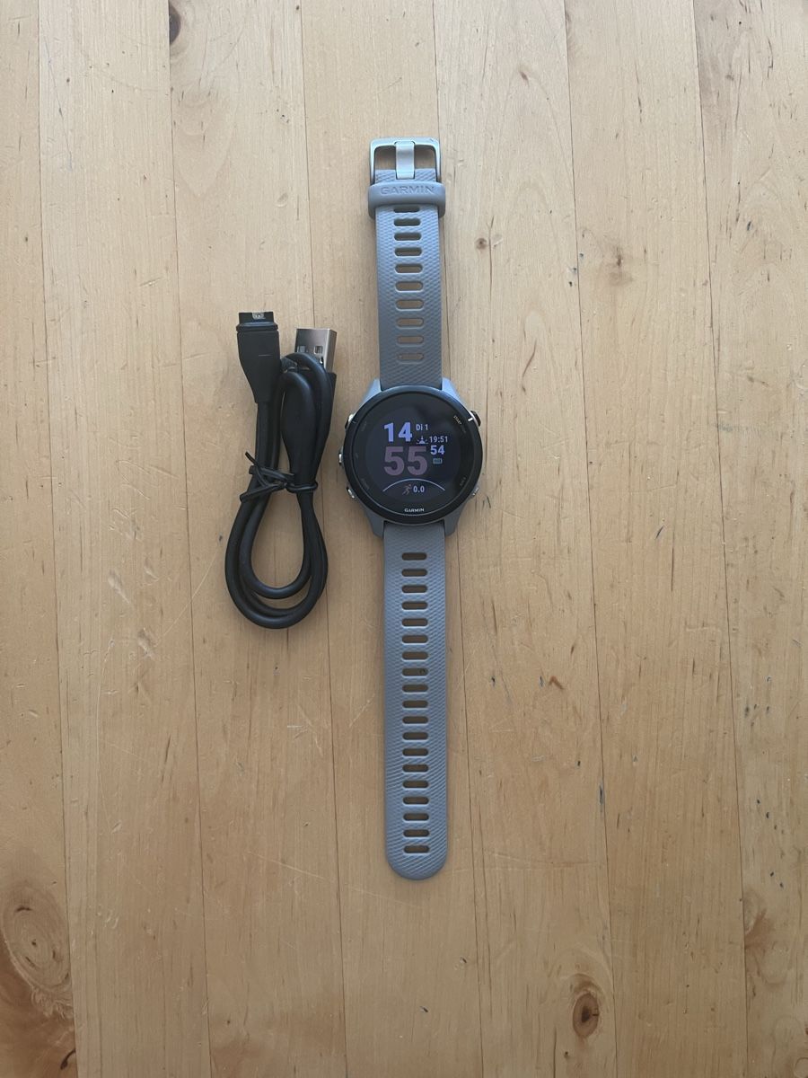 Garmin Smartwatch: Garmin Forerunner 255s Grau - Top Zustand – Gebraucht aus Basel von Tobias.99