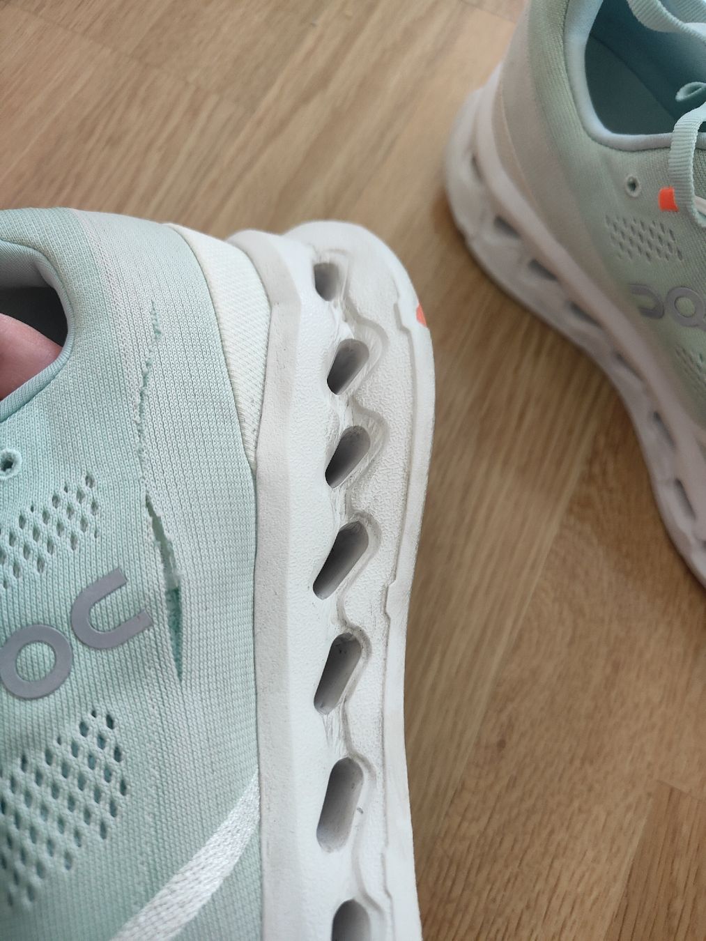 Scarpe da uomo: Chaussures de running On Cloudsurfer vert taille 44 – Difettoso da Biel/Bienne venduto da Edi5Roli3 3
