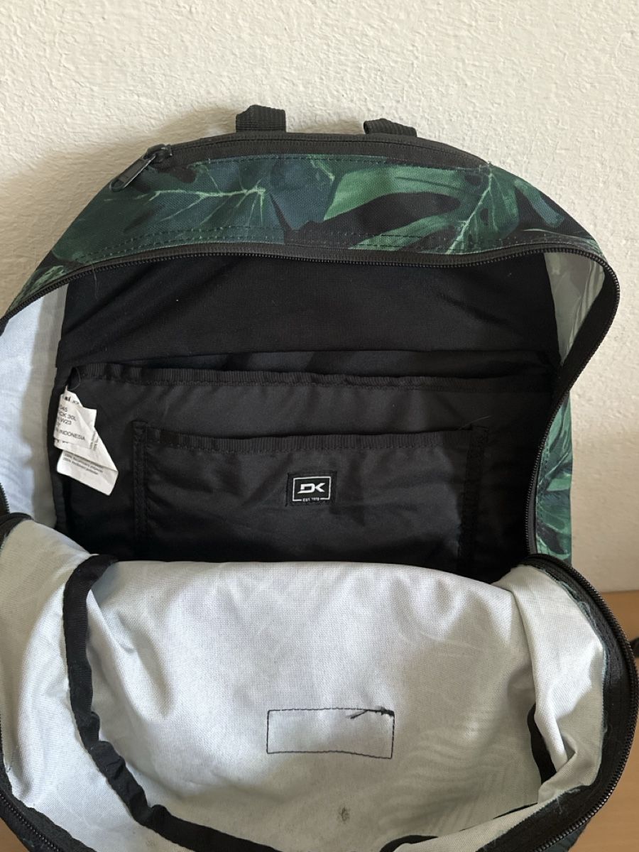 Dakine Zaini: Sac à dos Dakine motif tropical – Usato da Lausanne venduto da sam_hp5y 2