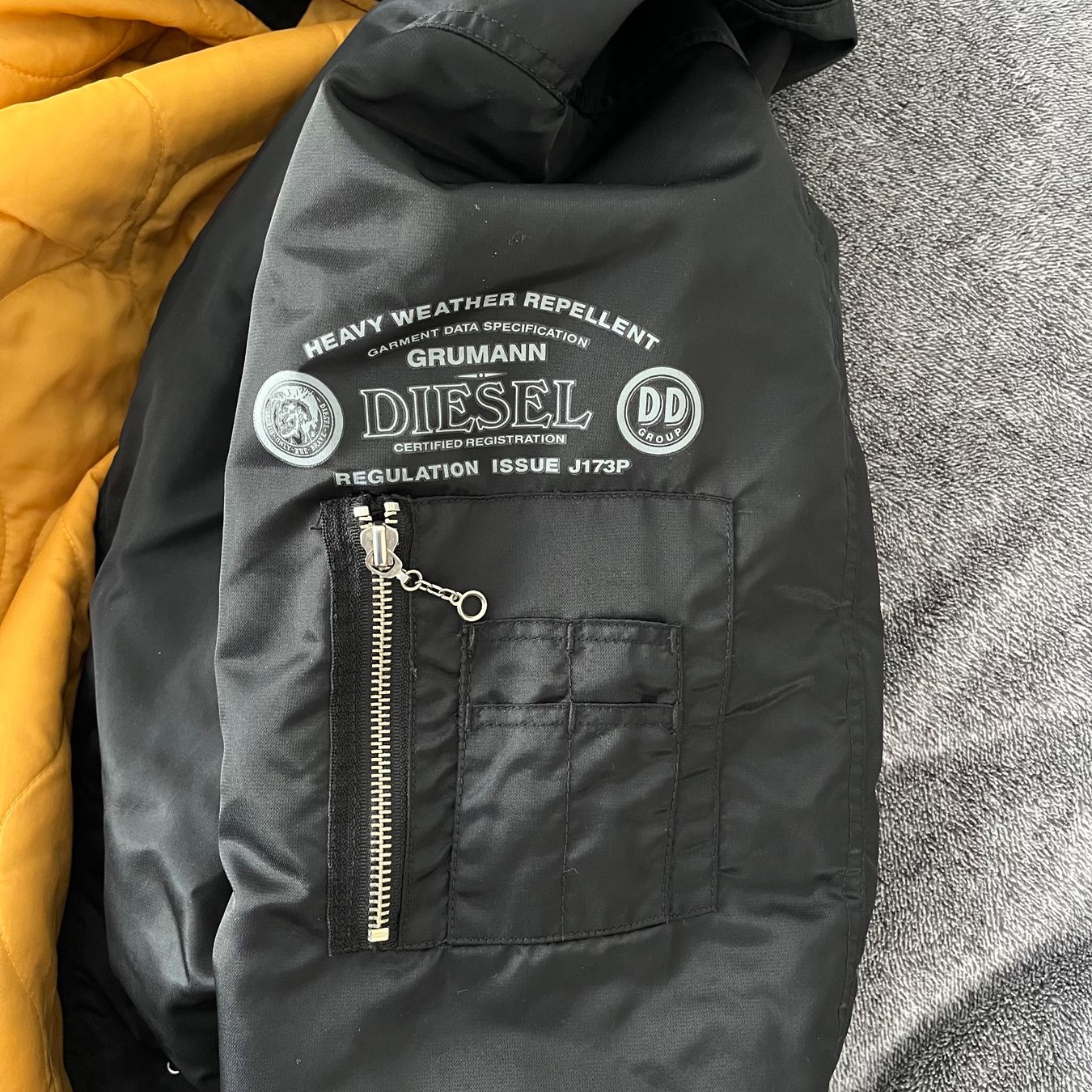 Diesel Jacken: Diesel Bomber Jacke – Gebraucht aus Zug von Grc999 3